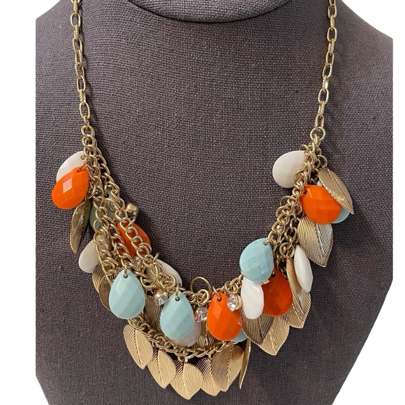 ❤️ GV9 Gold Leaves x Beads Statement Necklace - Picture 5 of 5